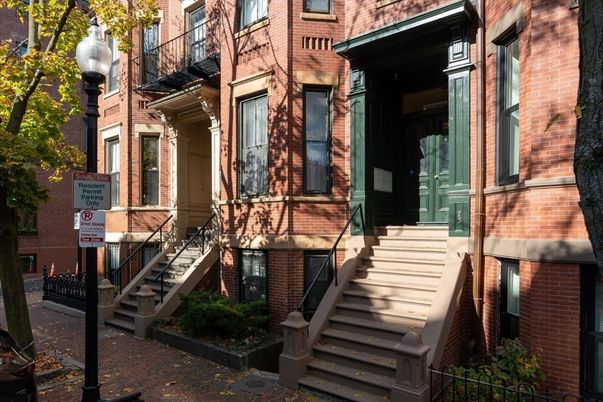 Exterior, Facade, Brick Facade, Rowhouse