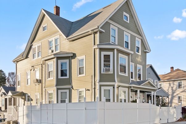 Exterior, Facade, Queen Anne Victorian