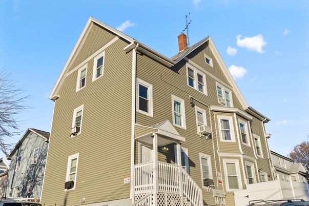 Exterior, Facade, Queen Anne Victorian