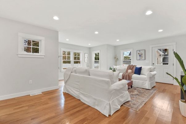 Interior, Living room, Recessed Lighting, Wood Texture Flooring