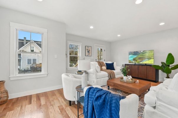 Interior, Living room, Recessed Lighting, Wood Texture Flooring