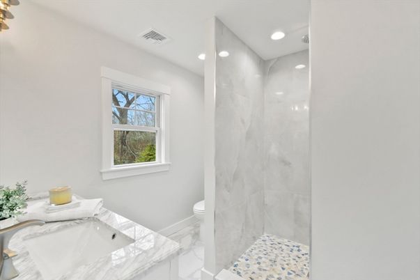 Bathroom, Interior, Marble, Marble Walls, Recessed Lighting