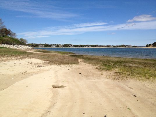 Exterior, Lake