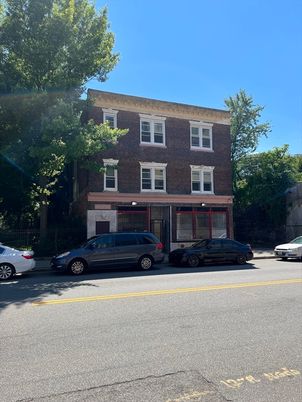 Exterior, Facade, Rowhouse