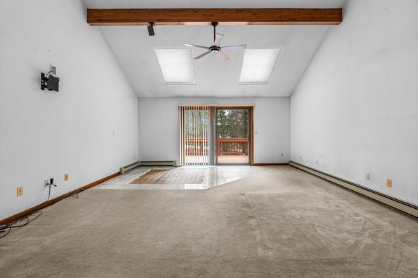 Empty room, Interior, Wooden Beams