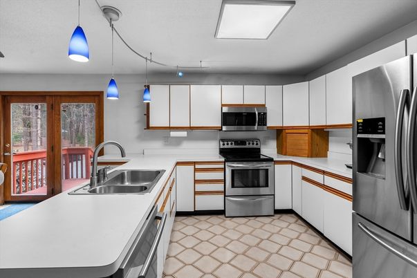 Interior, Kitchen, Pendant Lights, Stainless Steel Appliances