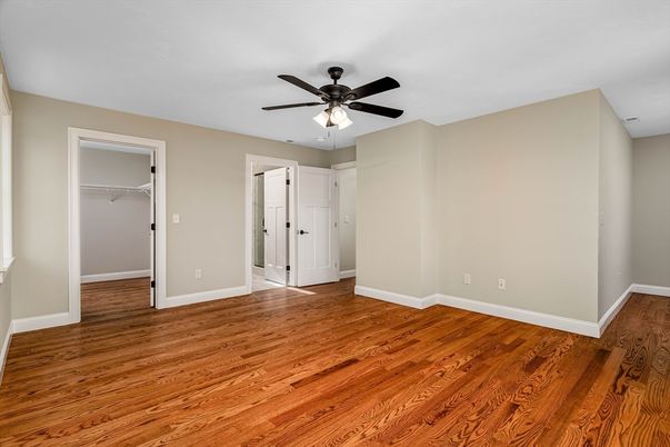 Interior, Walk-in Closets, Wood Texture Flooring