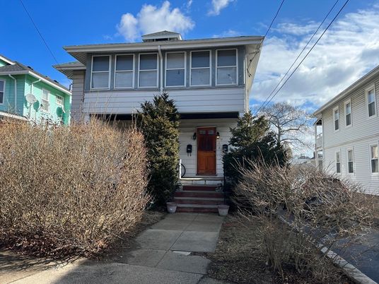 Exterior, Facade, American Foursquare