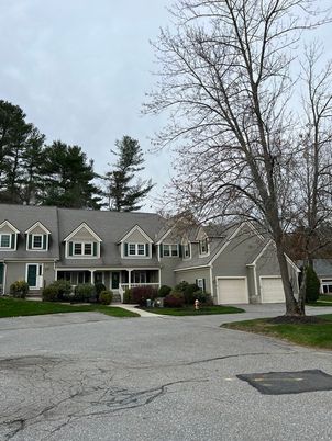 Attached, Exterior, Facade, Ranch