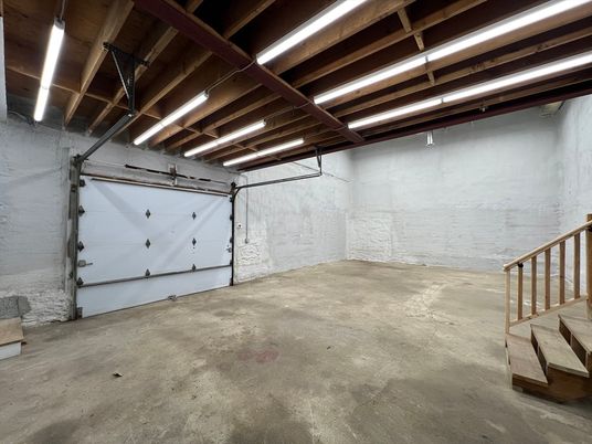 Garage, Interior, Wooden Beams