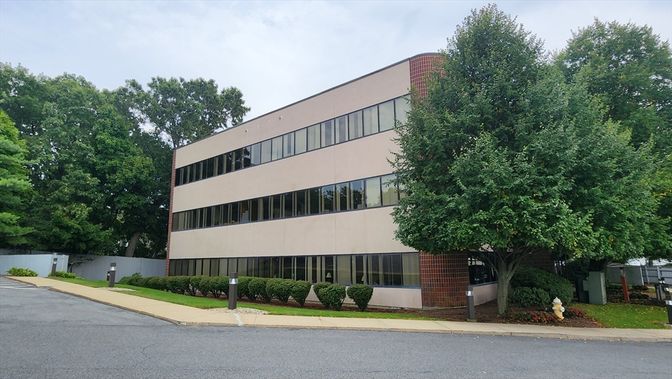 Exterior, Facade, Modern