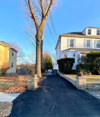 Exterior, Facade, American Foursquare