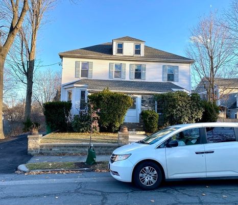 Exterior, Facade, American Foursquare