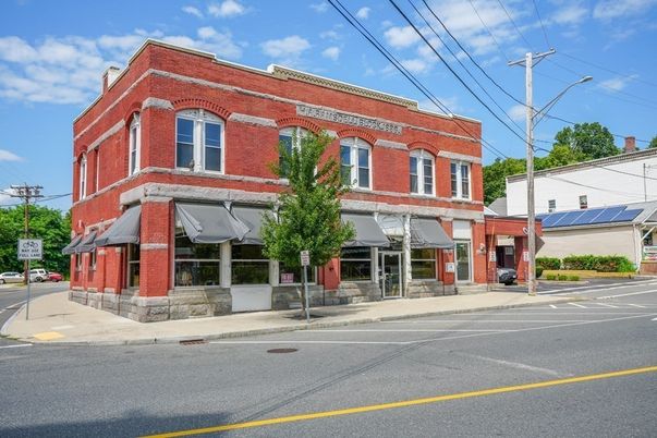Exterior, Facade, Brick Facade, Solar Panels, Rowhouse