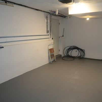 Garage, Interior