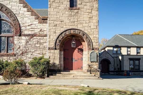Exterior, Facade, Tudor Revival