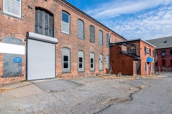 Exterior, Facade, Brick Facade, Rowhouse