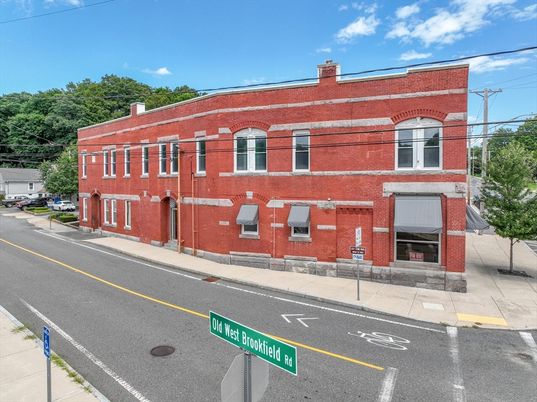 Exterior, Facade, Rowhouse