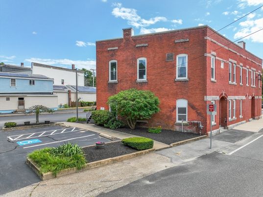 Exterior, Facade, Brick Facade, Rowhouse