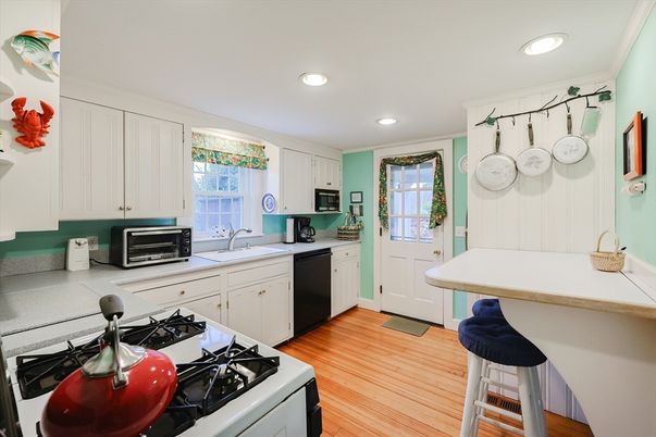 Interior, Kitchen, Recessed Lighting, Wood Texture Flooring