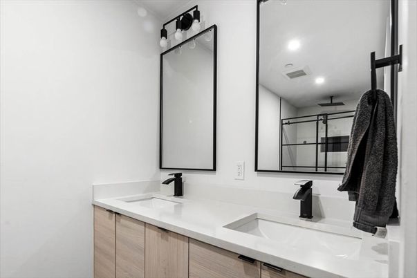 Bathroom, Dual Sink Vanities, Interior, Recessed Lighting