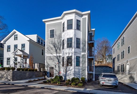 Exterior, Facade, Rowhouse