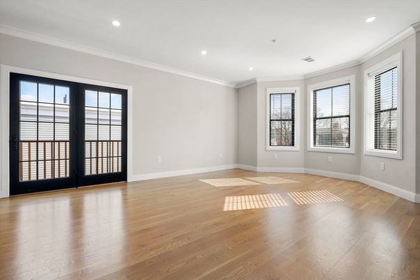 Empty room, Interior, Recessed Lighting, Wood Texture Flooring
