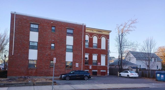 Exterior, Facade, Brick Facade, Rowhouse