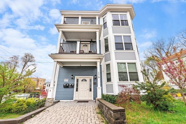 Exterior, Facade, Rowhouse