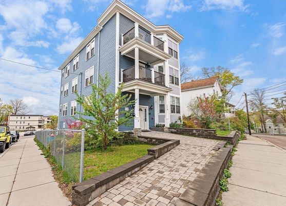 Exterior, Facade, Queen Anne Victorian