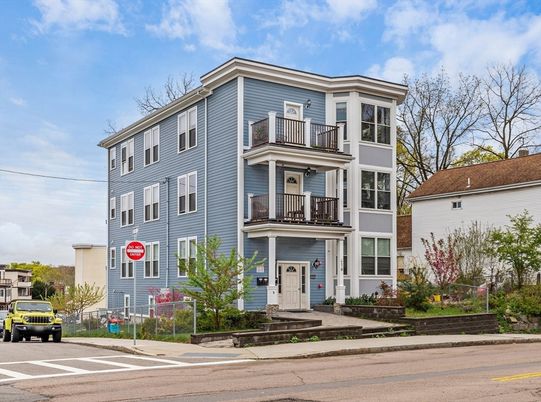 Exterior, Facade, Rowhouse