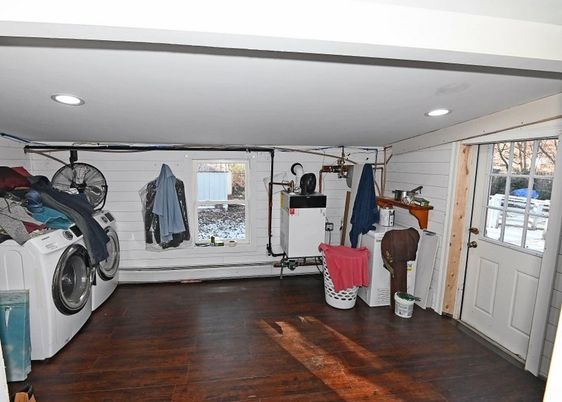 Interior, Recessed Lighting, Washer, Wood Texture Flooring