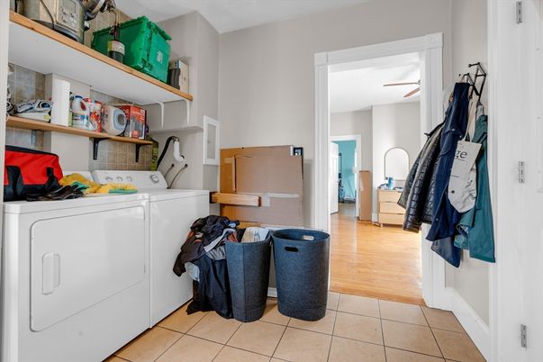 Interior, Washer, Wood Texture Flooring