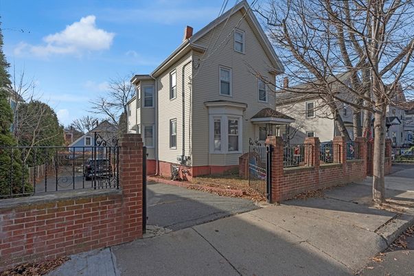 Exterior, Facade, Brick Facade, Queen Anne Victorian