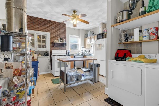 Interior, Kitchen, Stone Walls, Washer