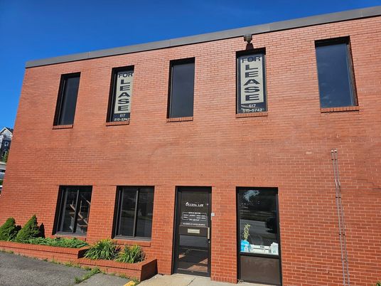 Exterior, Facade, Brick Facade, Rowhouse