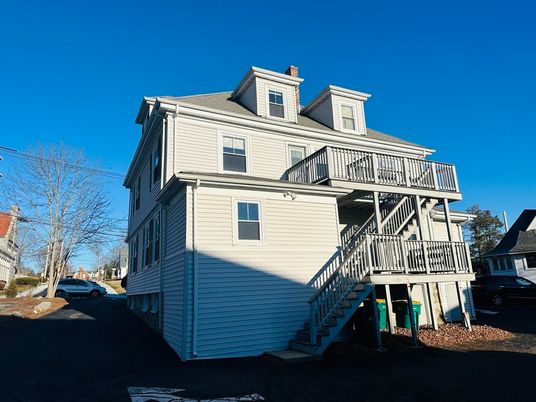 Exterior, Facade, American Foursquare