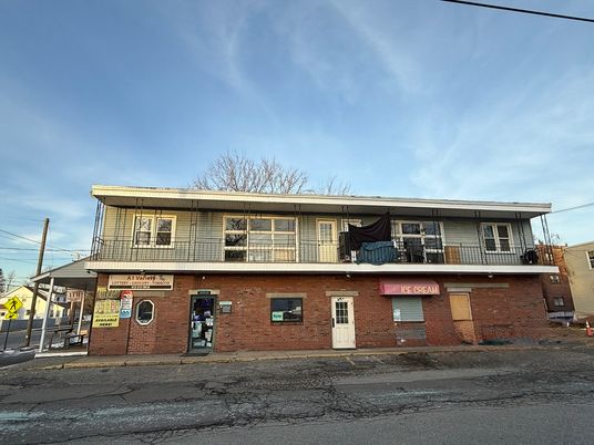 Exterior, Facade, Brick Facade, Rowhouse