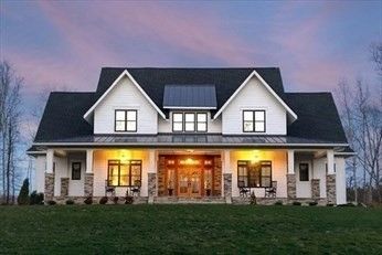 Exterior, Facade, Farmhouse