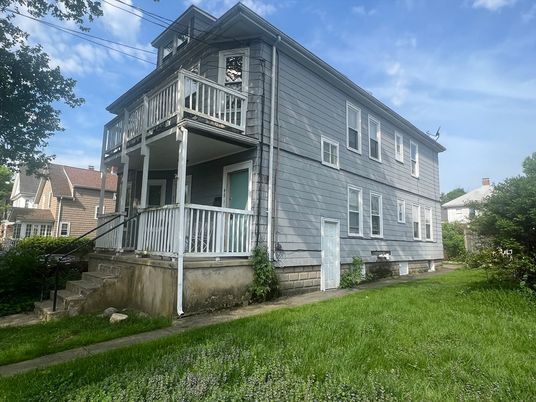 Exterior, Facade, Queen Anne Victorian