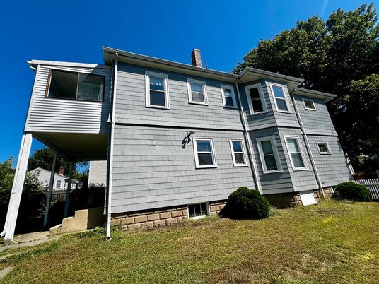 Exterior, Facade, Rowhouse