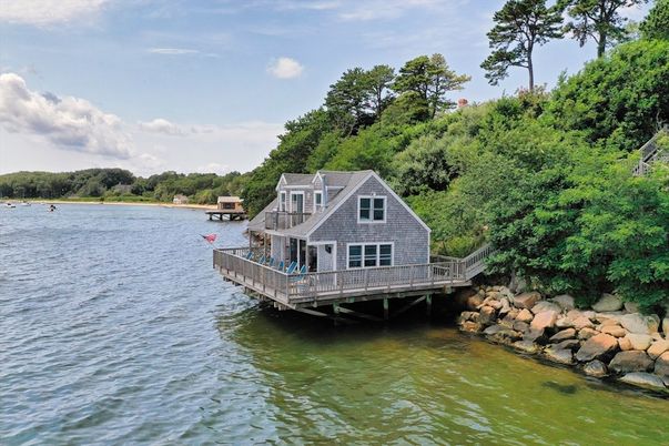 Exterior, Lake
