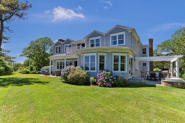 Backyard, Exterior, Facade, Queen Anne Victorian