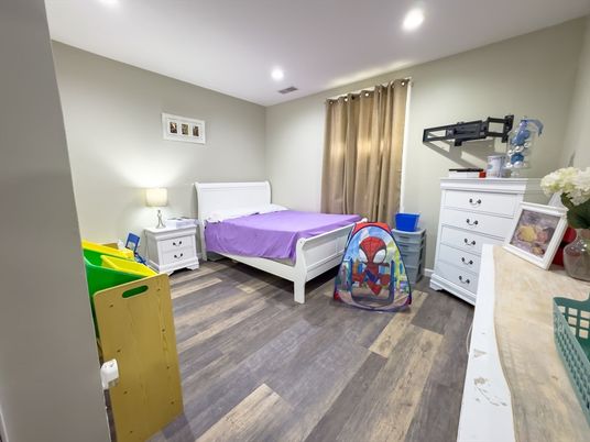 Bedroom, Fitness Equipment, Interior, Recessed Lighting, Wood Texture Flooring