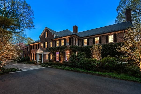 Exterior, Facade, Brick Facade, Georgian