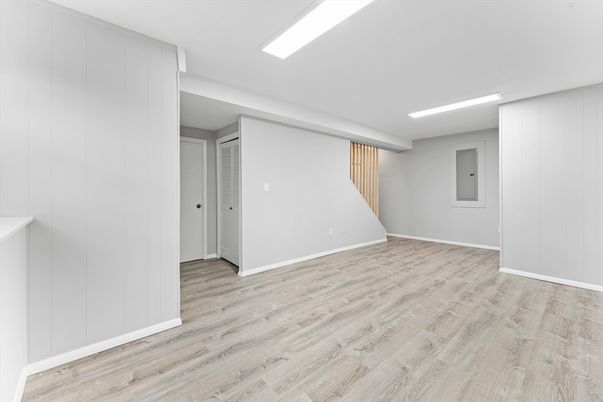 Empty room, Interior, Recessed Lighting, Wood Texture Flooring