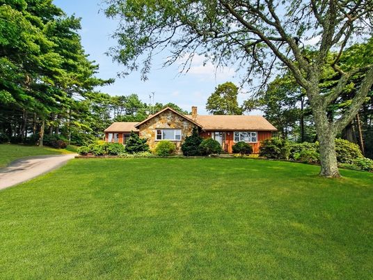 Backyard, Exterior, Facade, Ranch