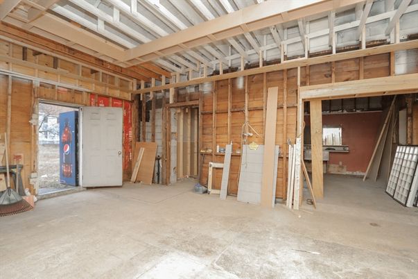 Empty room, Interior, Wooden Beams, Wooden Walls