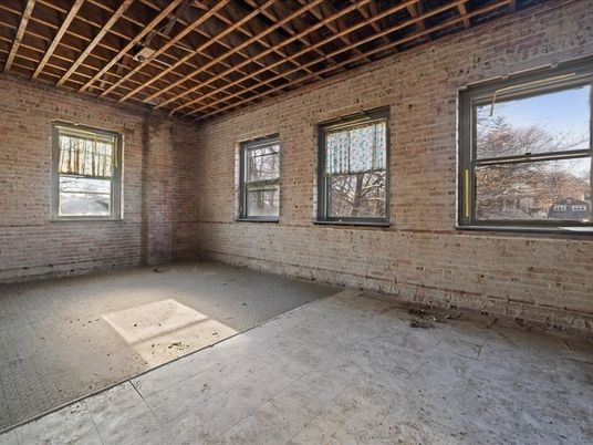 Empty room, Interior, Stone Walls, Wooden Beams