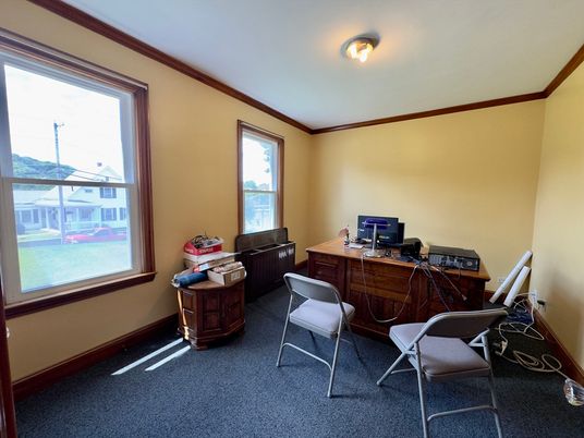 Home Office, Interior